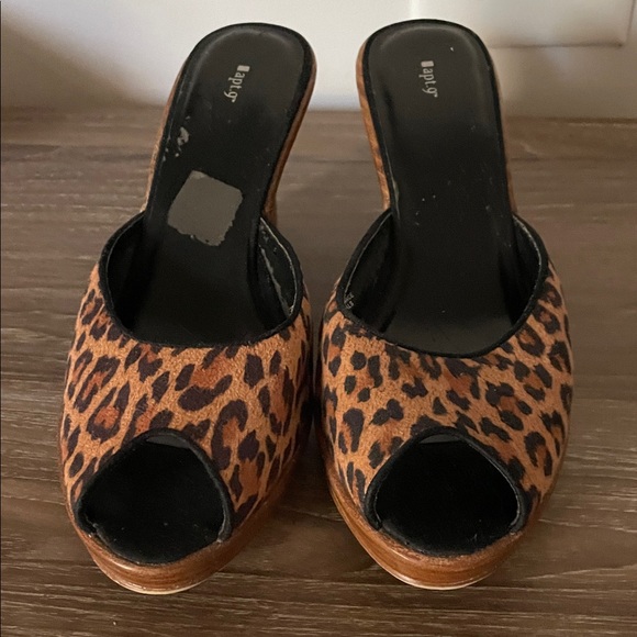 Apt 9 Slip On Sandals Size 9 Animal Print Black Brown Peep Toe Coquettecore Sexy - Picture 2 of 10